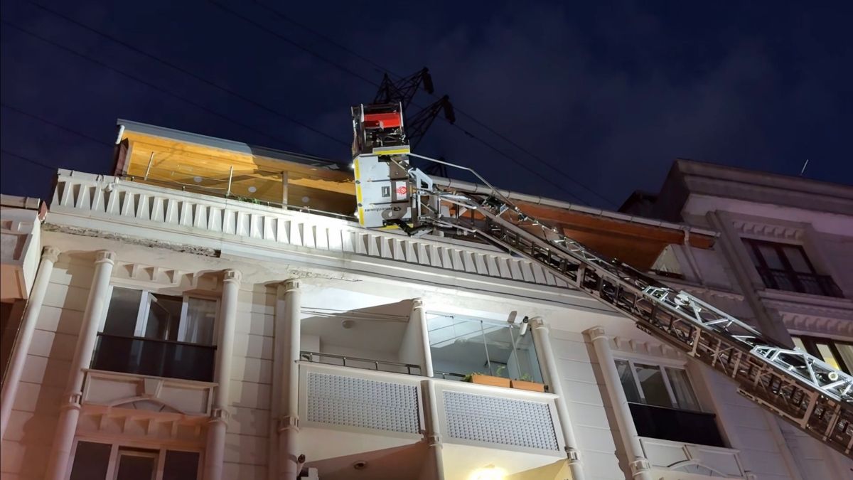 İstanbul’da bodrum katta çıkan yangın korkuttu: 14 kişi tahliye edildi
