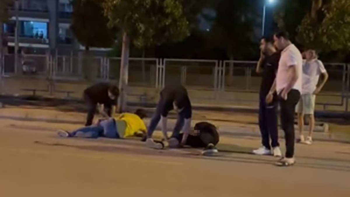 Mersin’de yolda yürürken silahlı saldırıya uğrayan 2 genç yaralandı